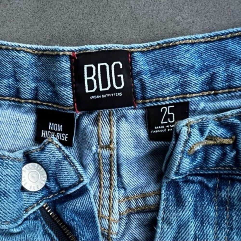 BDG Urban Outfitters Mom High-Rise Jean Shorts – Size 25 - Picture 2 of 4